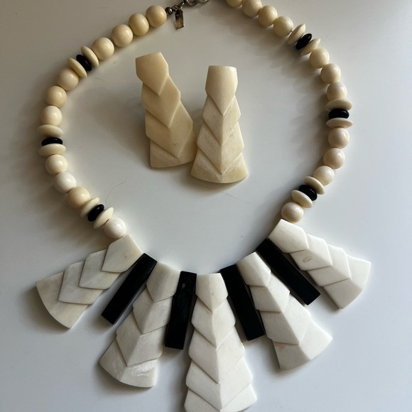 Vintage 1980’s Bone Karla Jordan Necklace Set - Picture 3 of 6
